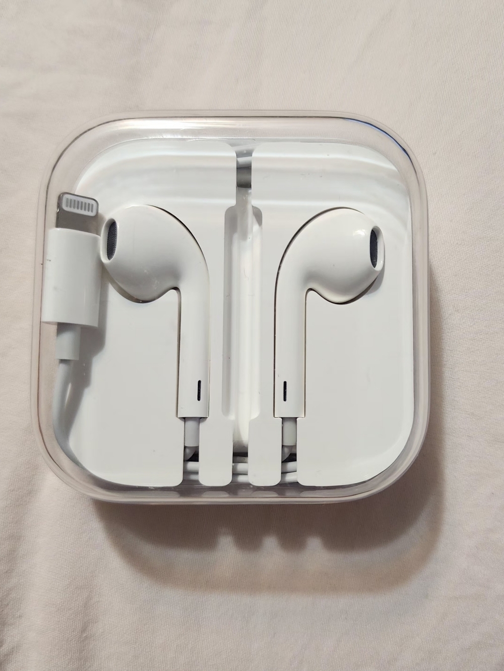 Apple Wired EarPods with Lightning Connector With Box